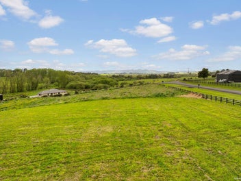 Build Your Dream Home – Best of Both Worlds!