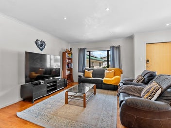 Family perfection – freehold and fenced.