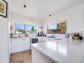 Vendors Relocating - Urgent Sale Required