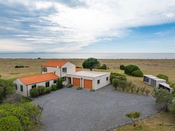 Stunning Coastal Retreat