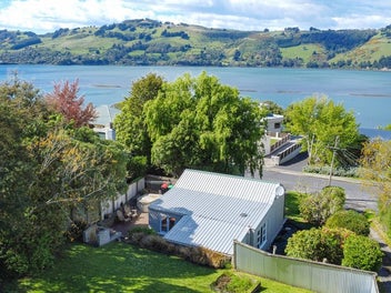 West Harbour Cottage - Cute and Affordable