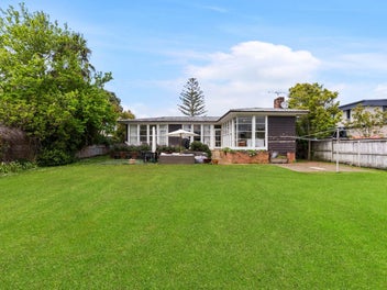 Sensational Bayswater Opportunity – 1,257m² Fr...