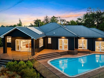 Ridge-Top Estate: Two Dwellings, Pool & Huge Barn