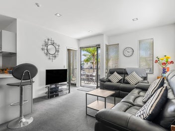 Single Level, Private Garage & Rangi Zoned