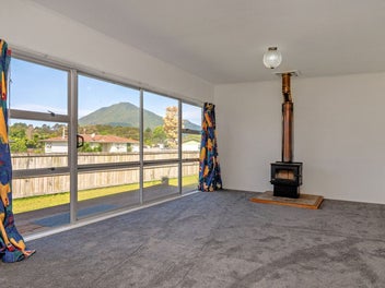 Comfort, Views & Easy Living in Kawerau