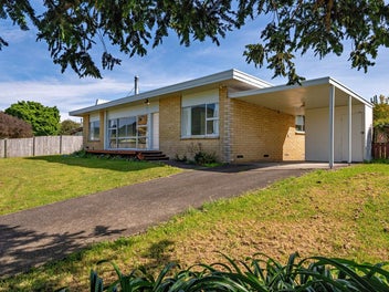 Comfort, Views & Easy Living in Kawerau