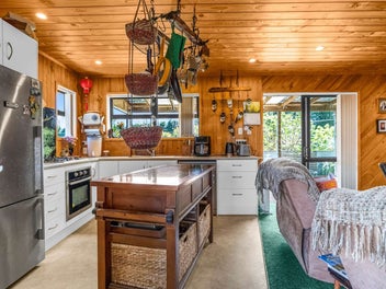 Escape the Ordinary. Live Free in Katikati.