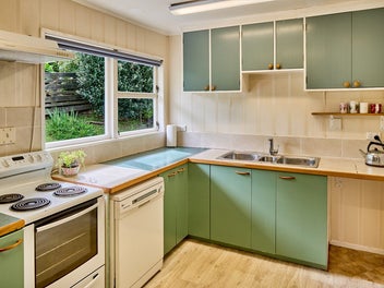 Charming Character Home in Papakowhai