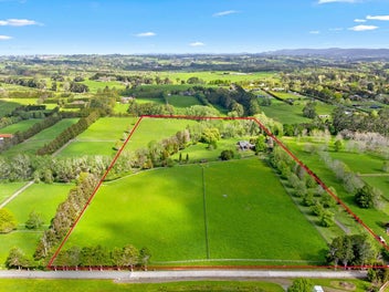 Exceptional 9-hectare subdividable country estate