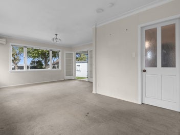 Location! 809sqm (approx.)