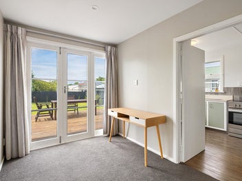 Move In, Kick Back, on Kinley