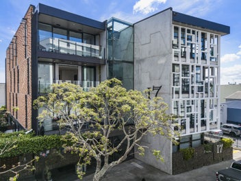 The Saint - Boutique Urban Elegance