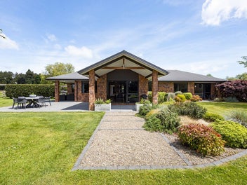 Home, Income & Pure Rural Bliss