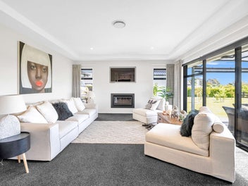 Executive home on Pegasus golf course!!