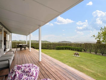 Papamoa Hills - Lifestyle with views