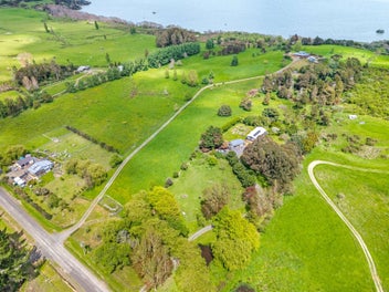 Space, Serenity and Lake Views on 11 Hectares
