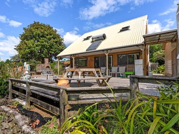 Te Kamo Suburban Self-sufficient Lifestyle
