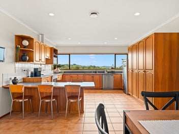 Executive Family Living!!!