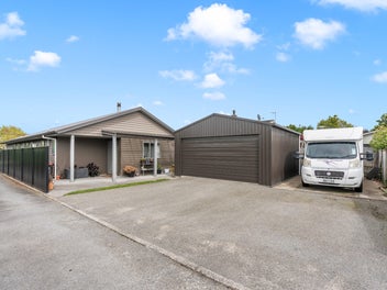 Central Westside Gem with Pool! BEO $835,000