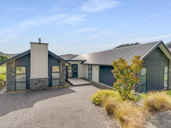 Modern lodge on the first fairway!