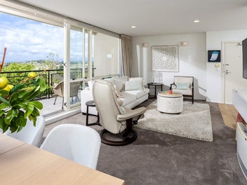 Easy Living, City Views