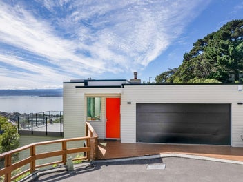 Modern Elegance with Spectacular Sea Views