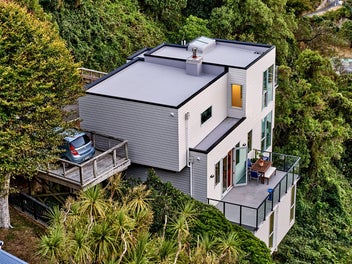 Modern Elegance with Spectacular Sea Views