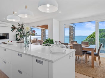 Gorgeous Harbour Views - Owner Moving On!