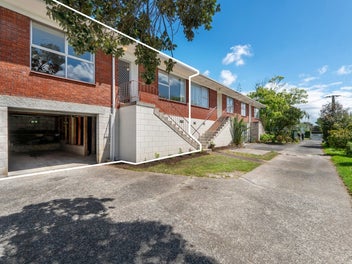 Upgraded Brick Unit – Garage/Workshop