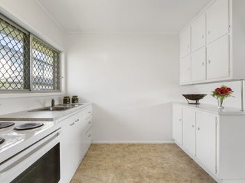 Upgraded Brick Unit – Garage/Workshop