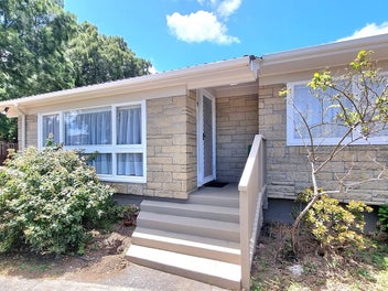 FAMILY HOME - POTENTIAL FOR DEVELOPMENT!