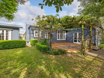 Corner Charm in Martinborough