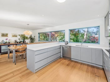 Priced below RV, vendors want it SOLD!