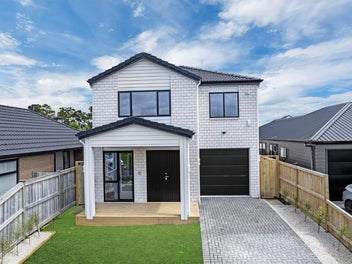 Luxurious Family Living with Reserve Views