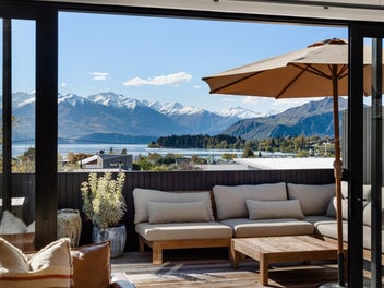 Lake Views & Modernised Luxury