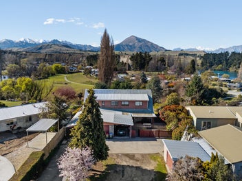 Hidden Half Acre Gem in Old Albert Town