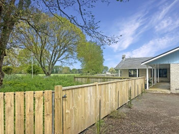 Big home. Big sheds. Big views