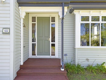 Gorgeous Character Home on 1045 m2 of RMD Land