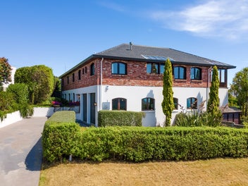 Elegant, Timeless Design, Unrivalled Views