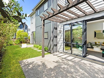 Modern Home, Outdoor Bliss