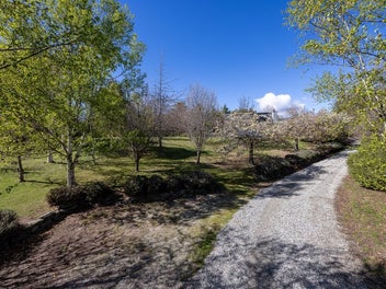 Peaceful Setting in Hideaway Location