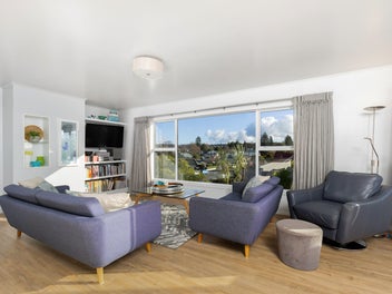 Flexible Dual-Living Home with City Views