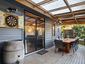 Classic Kiwi Bach – Freehold Otautu Bay