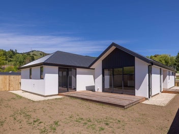 Eastern Oaks, Ducted Heat Pump, Solar System