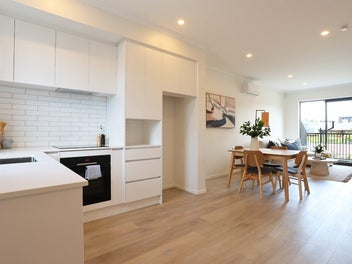 New Parkside Townhouse in Northcote!