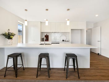 Brand New, 3 Double Bedroom & Internal Garage!