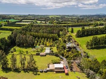 Substantial 4Ha Lifestyle Multi-Dwelling Property