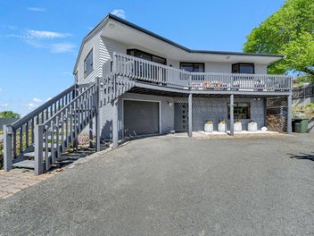 Central Family Home with Views