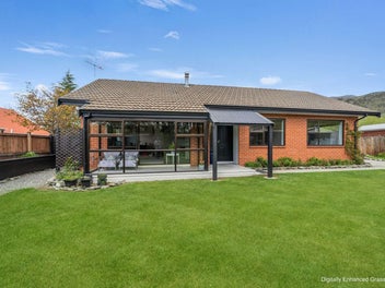 Beautifully Upgraded and Private!