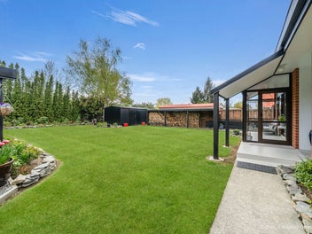 Beautifully Upgraded and Private!